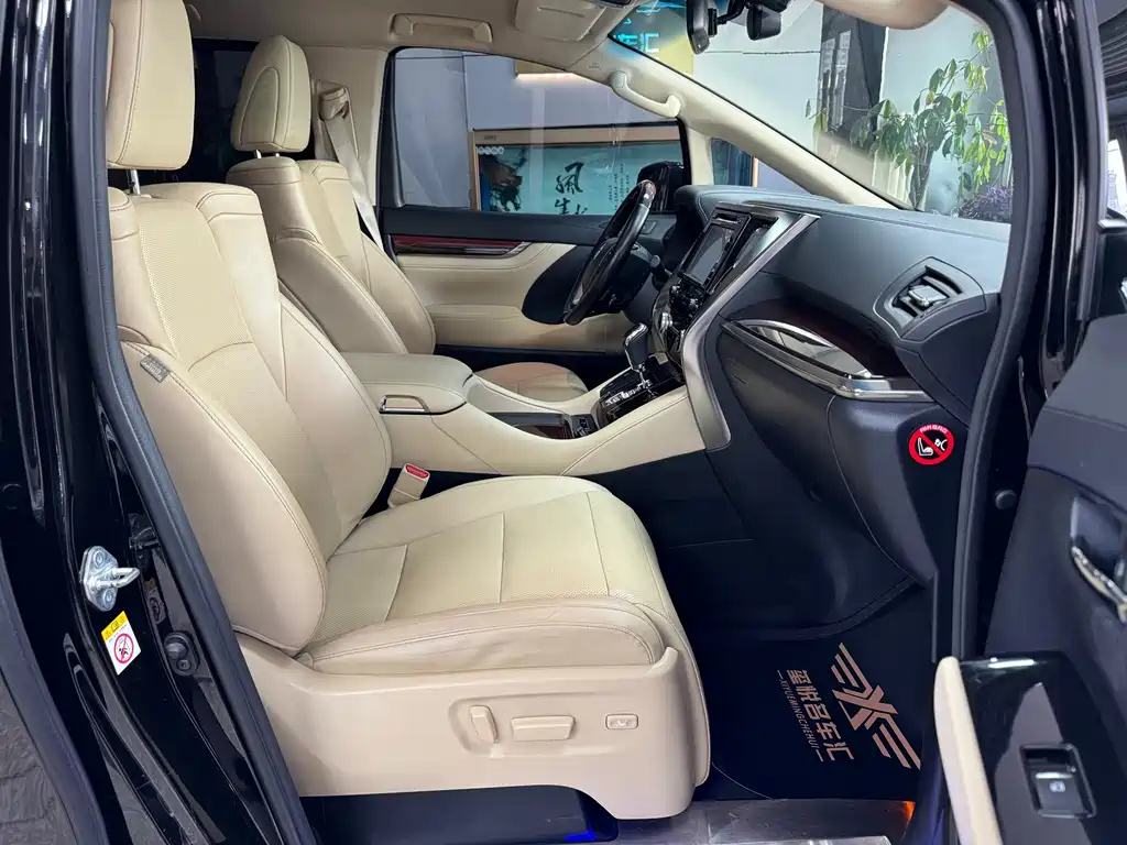 TOYOTA ALPHARD 2017