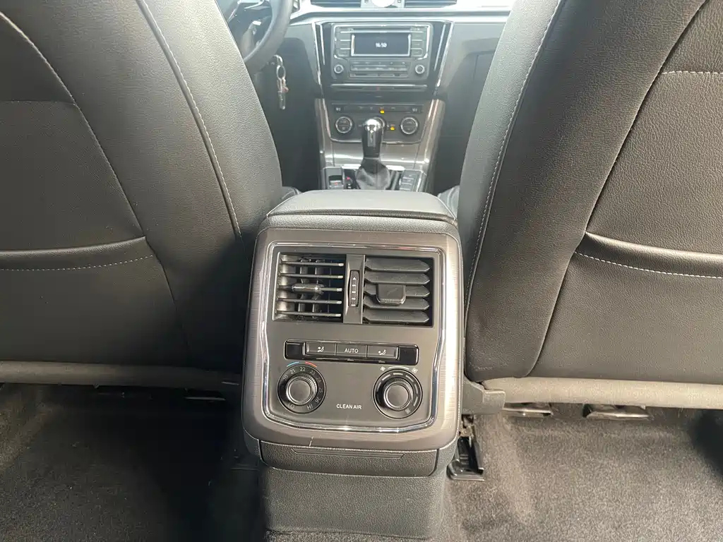 VOLKSWAGEN PASSAT 2017