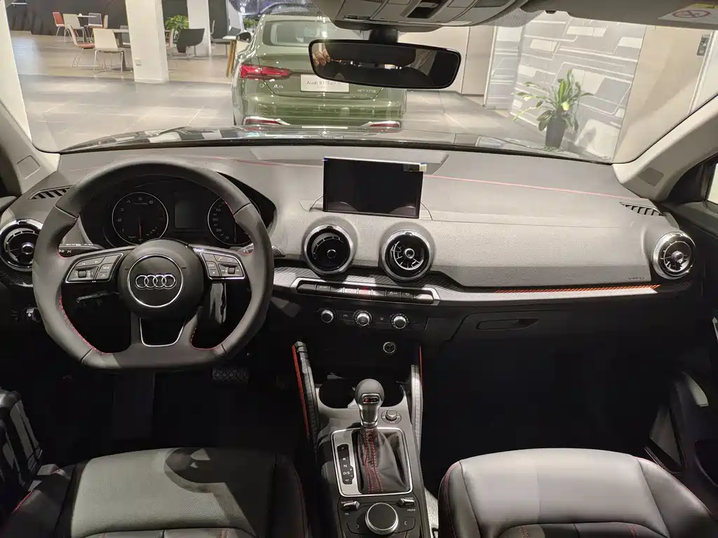 AUDI Q2L 2024