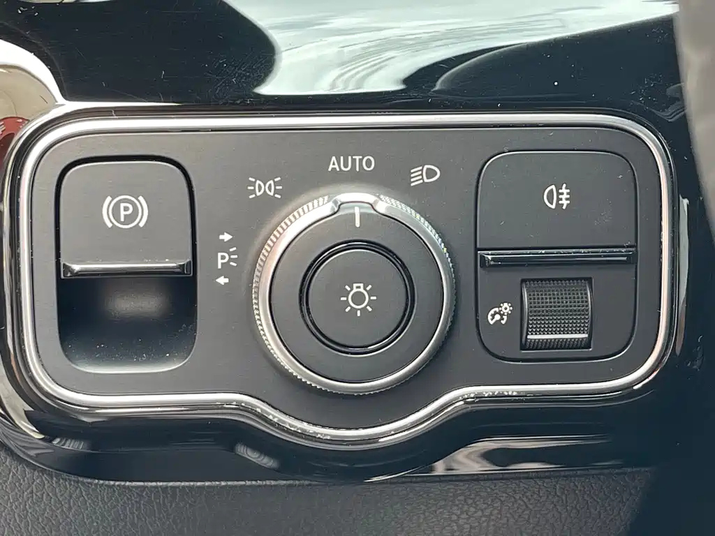 MERCEDES BENZ A-CLASS 2021