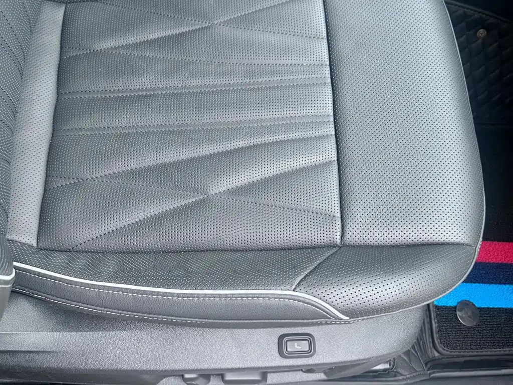 VOLKSWAGEN PASSAT 2023