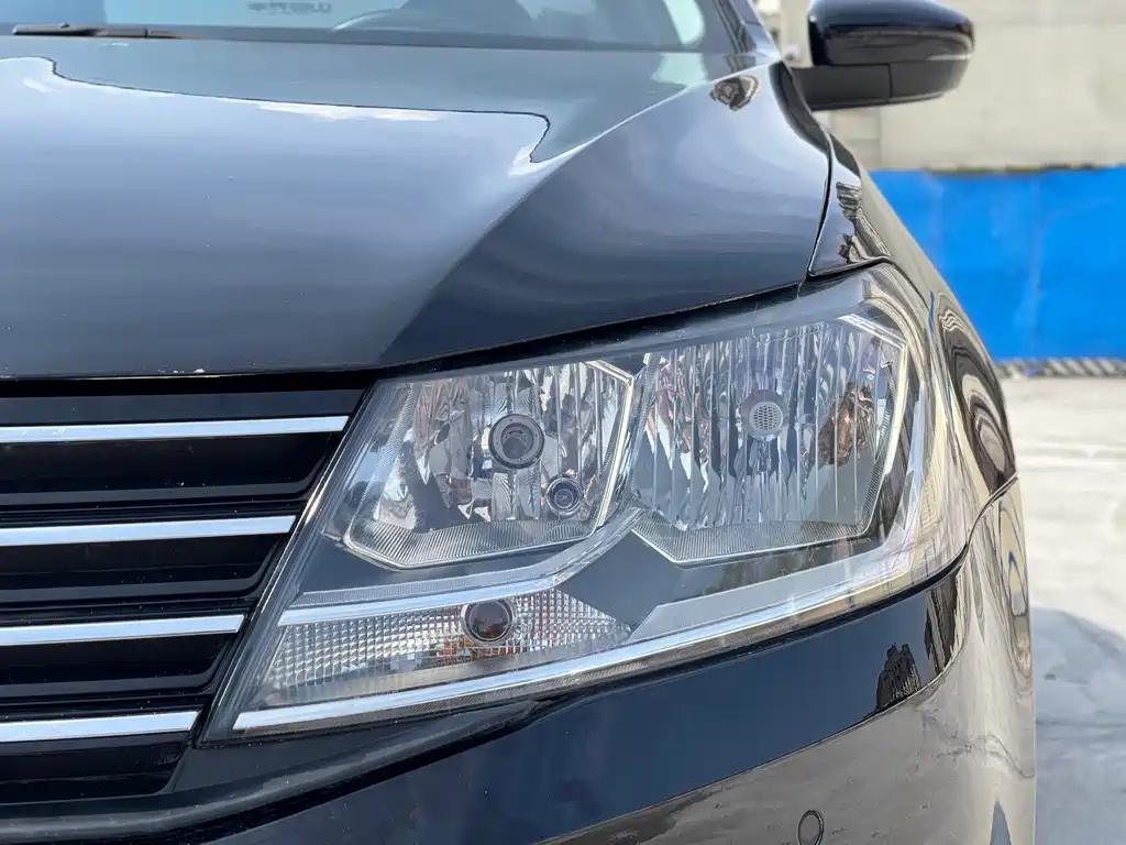 VOLKSWAGEN LAVIDA 2015