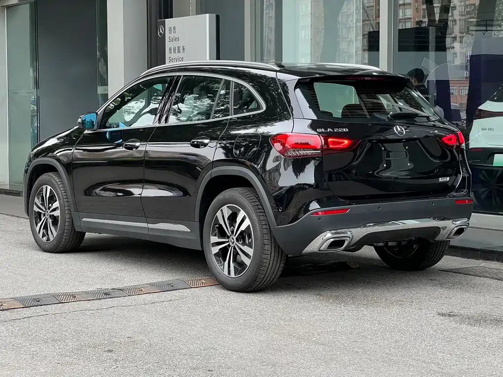 MERCEDES BENZ GLA 2024
