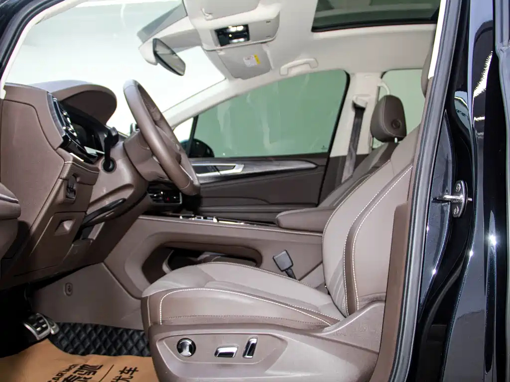 VOLKSWAGEN VILORAN 2023