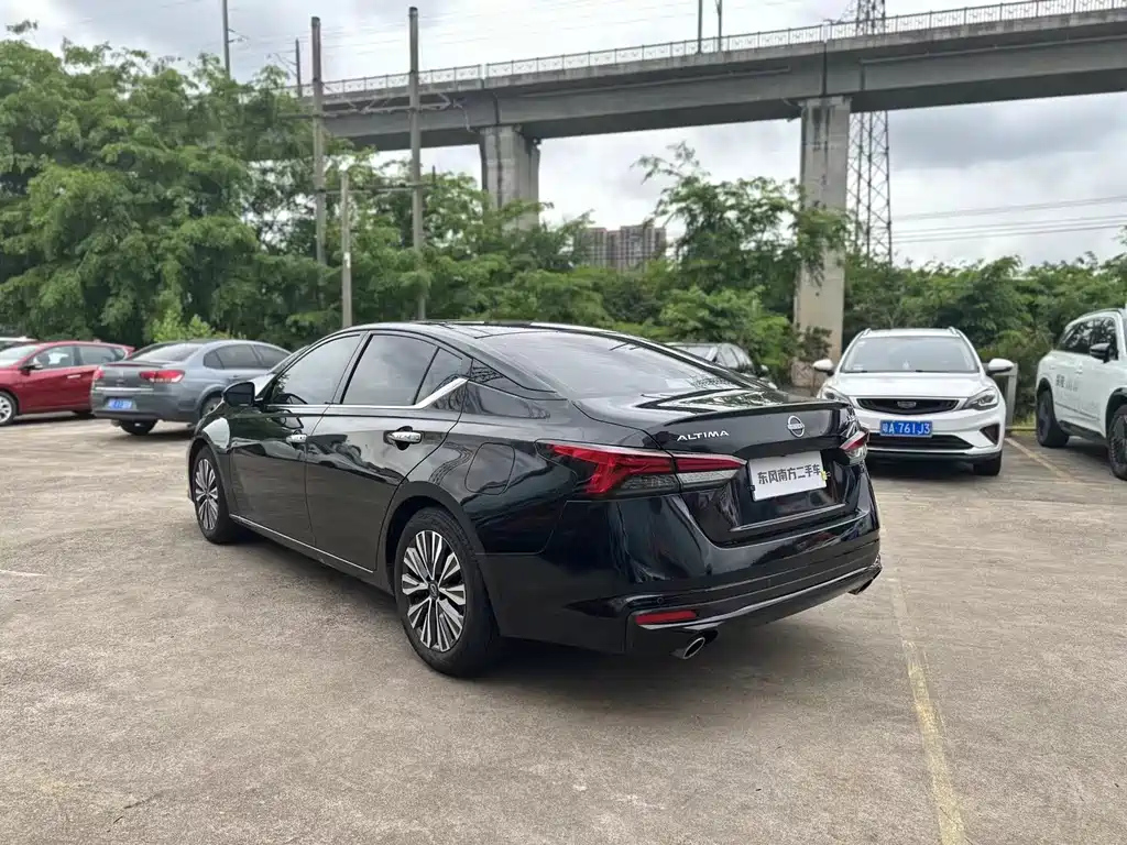 NISSAN TEANA 2023