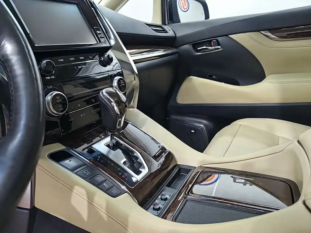 TOYOTA ALPHARD 2018