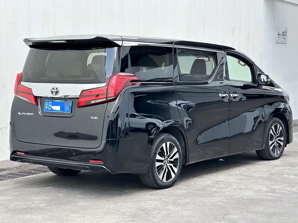 TOYOTA ALPHARD 2018