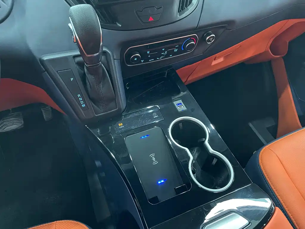 FORD TOUREO 2021