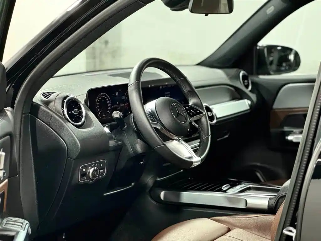 MERCEDES BENZ GLB 2024