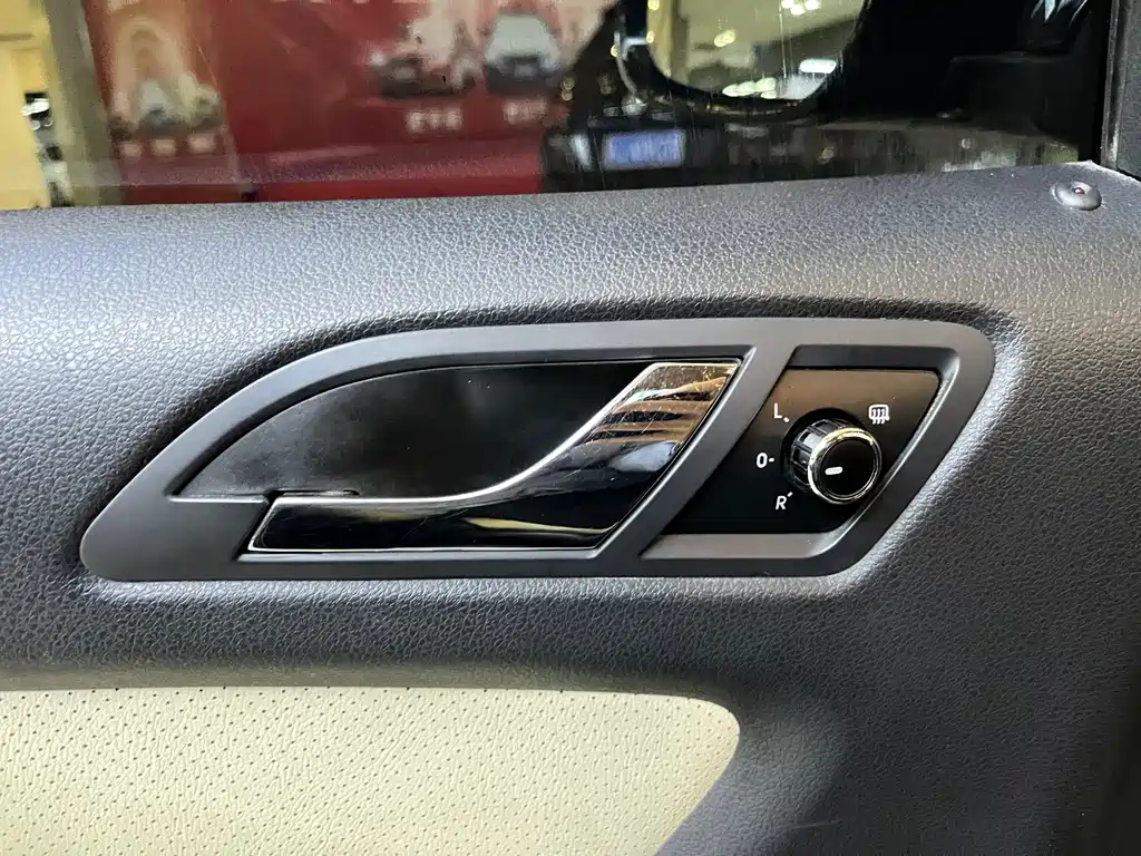 VOLKSWAGEN LAVIDA 2011