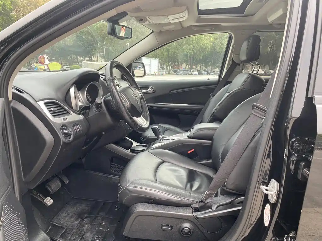 DODGE JCUV 2015