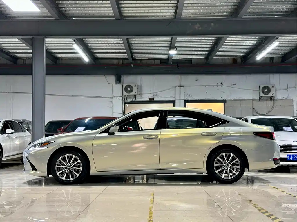 LEXUS ES 2022