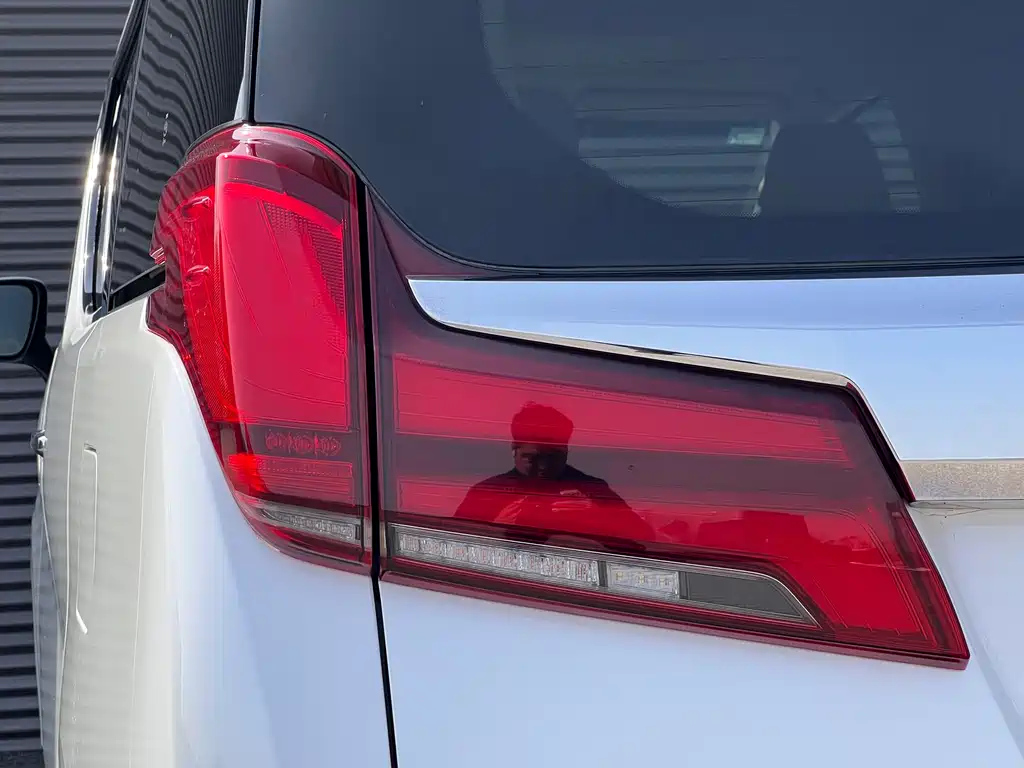 TOYOTA ALPHARD 2018