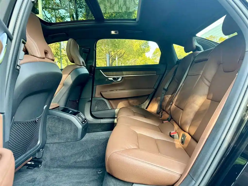 VOLVO S90 2021