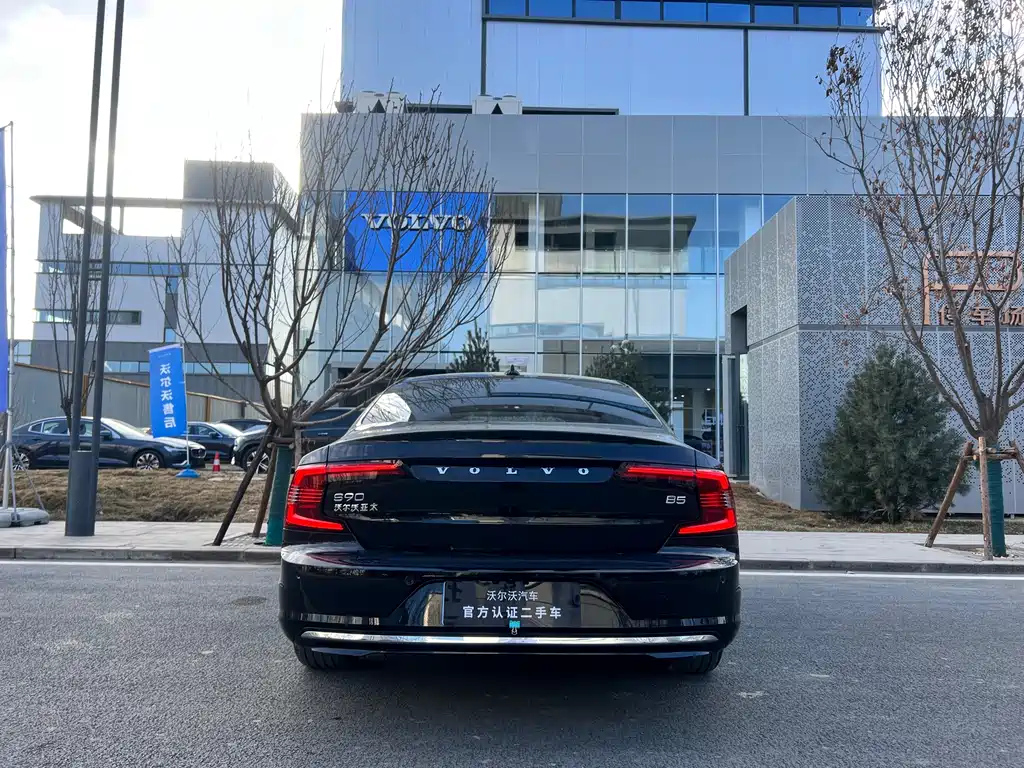 VOLVO S90 2023
