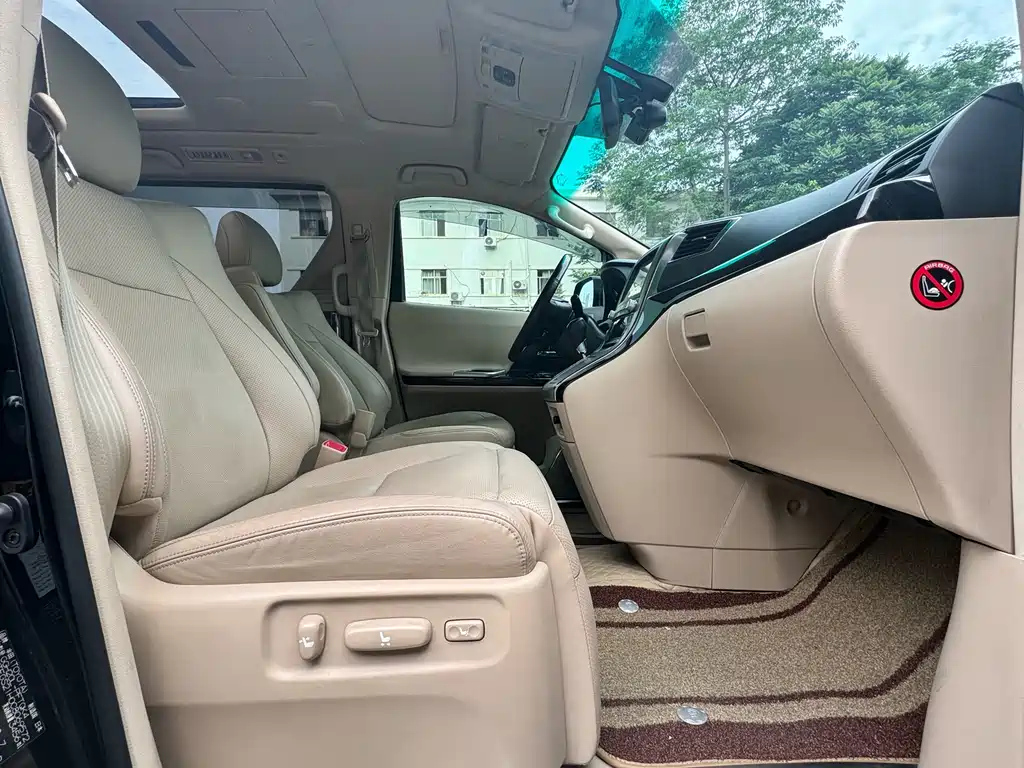 TOYOTA ALPHARD 2013