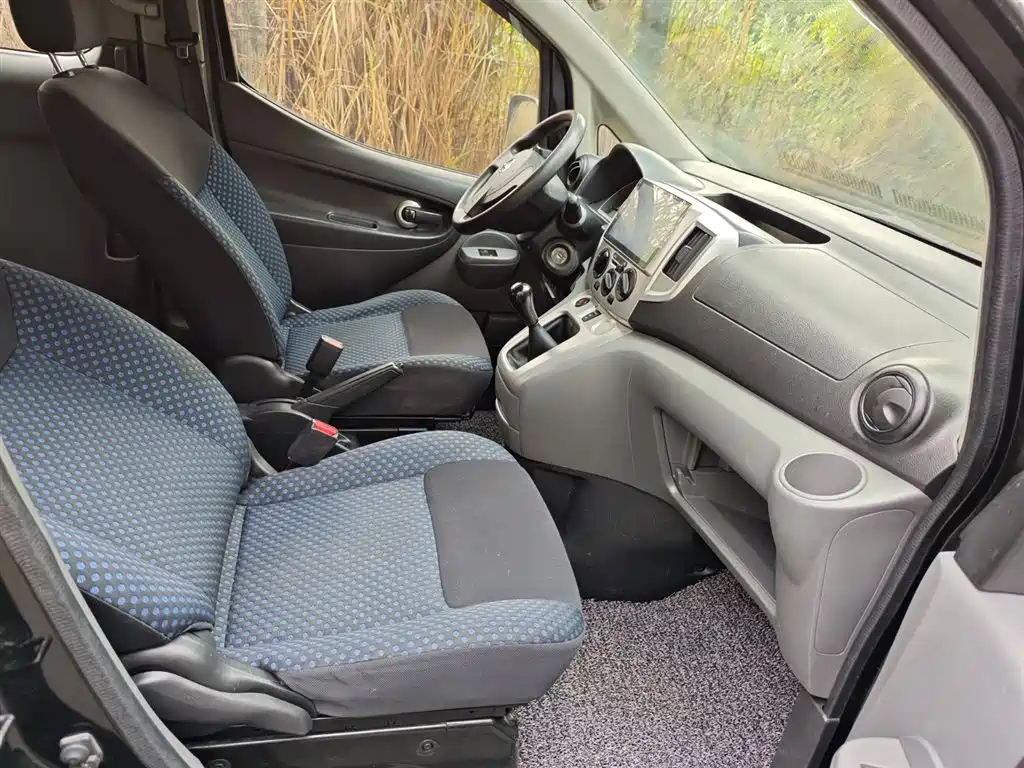 NISSAN NV200 2013
