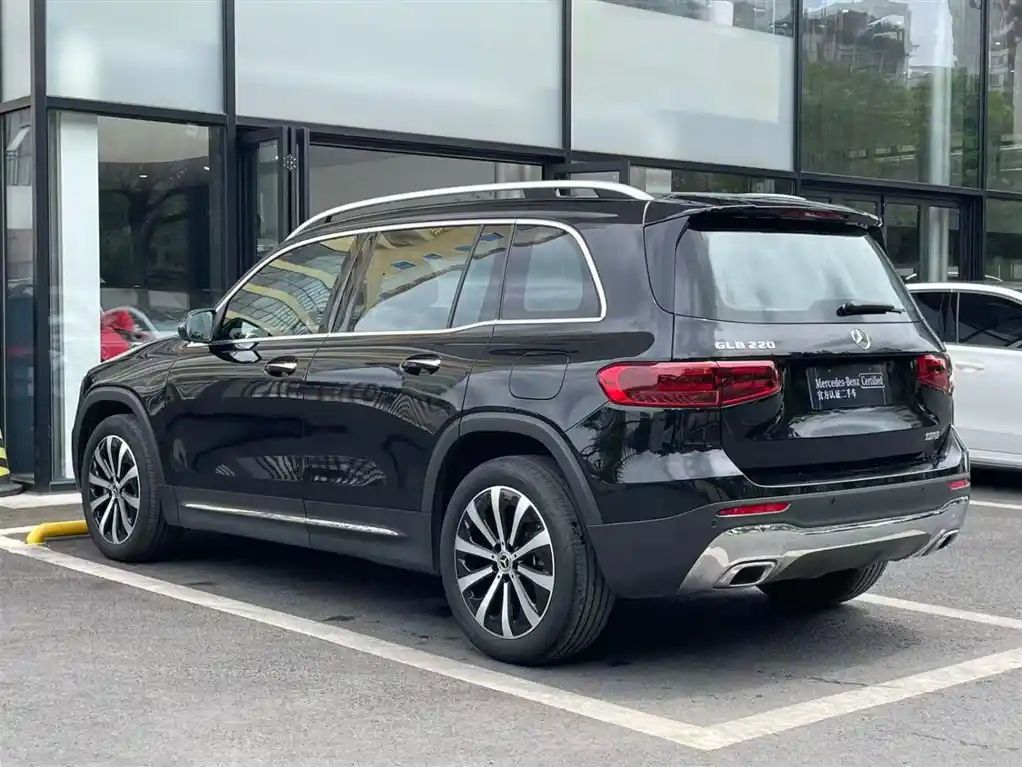 MERCEDES BENZ GLB 2024