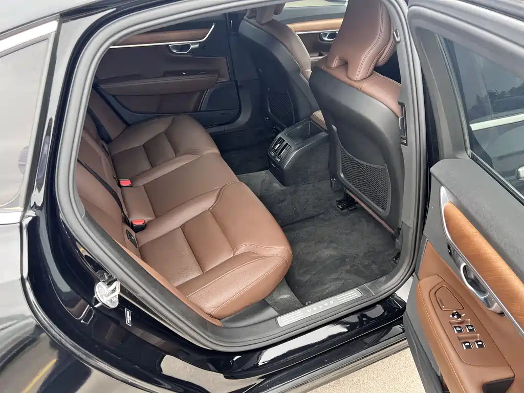 VOLVO S90 2023