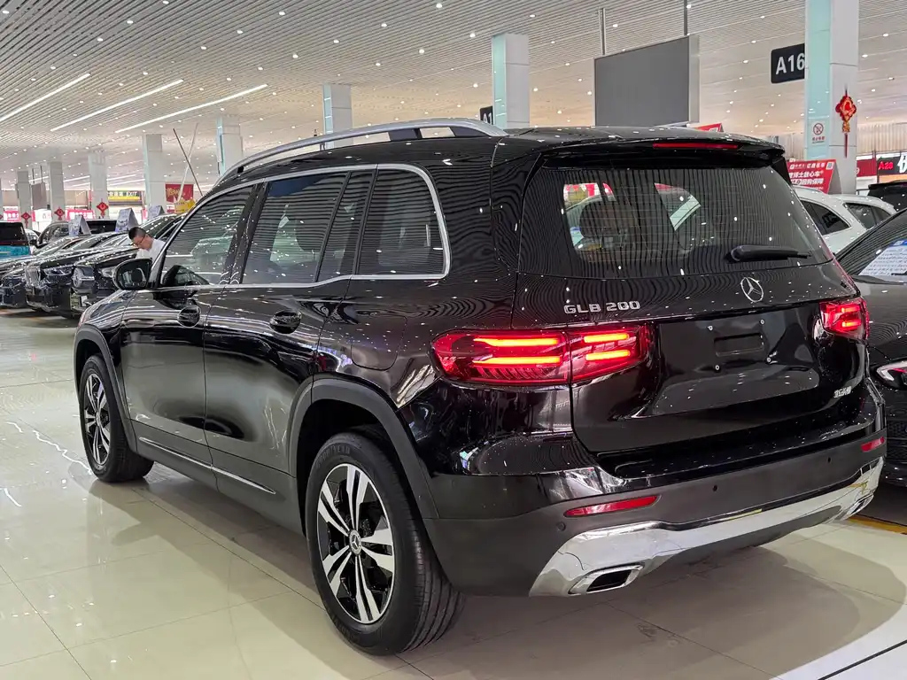 MERCEDES BENZ GLB 2024