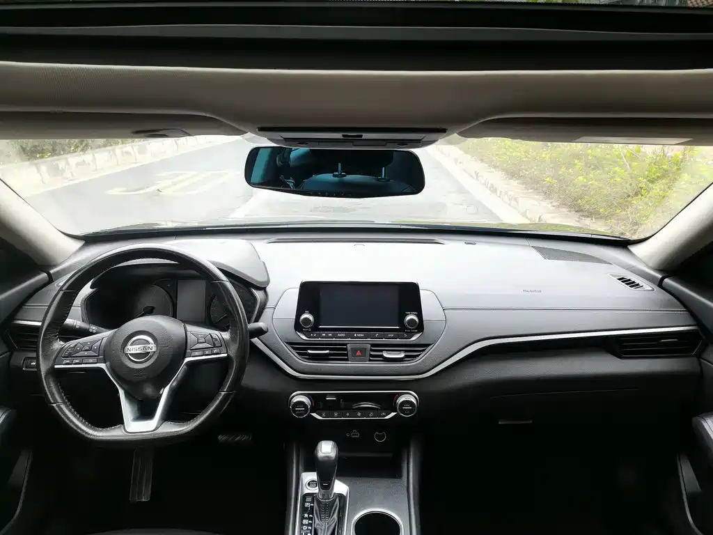 NISSAN TEANA 2019