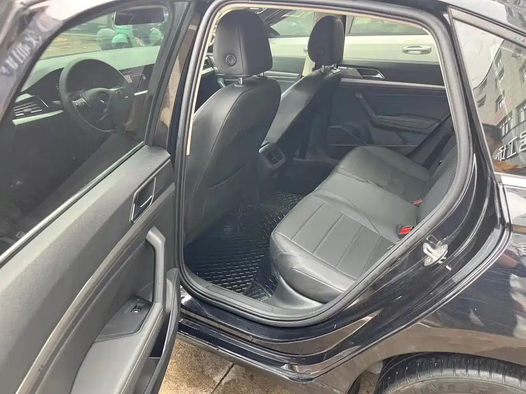 VOLKSWAGEN LAVIDA 2020