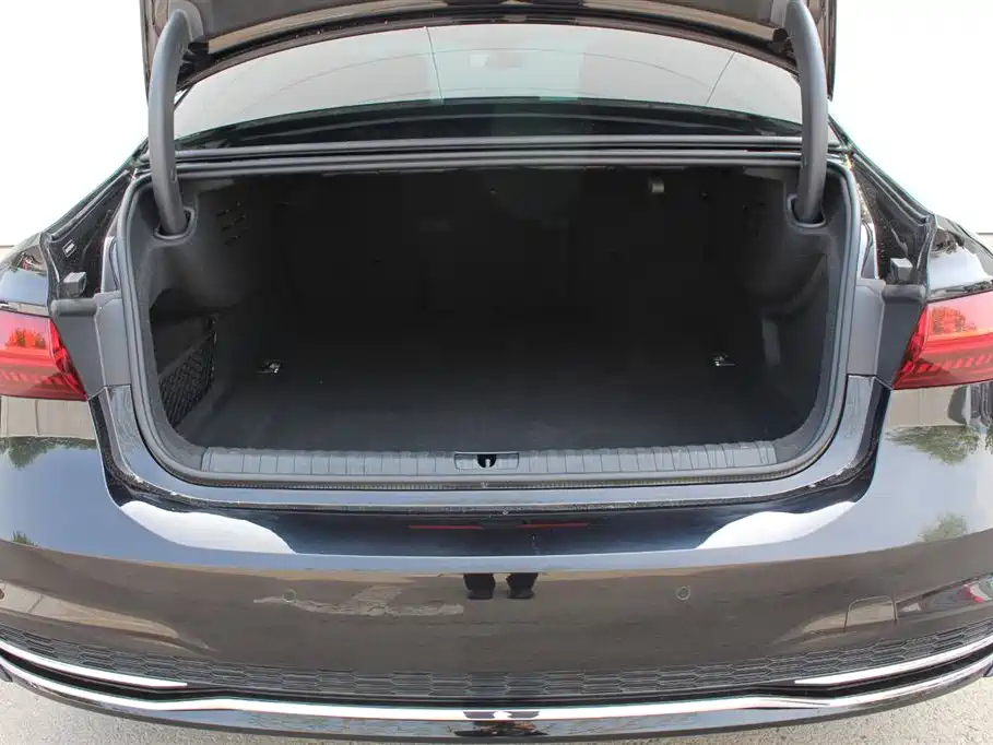 AUDI A7L 2023