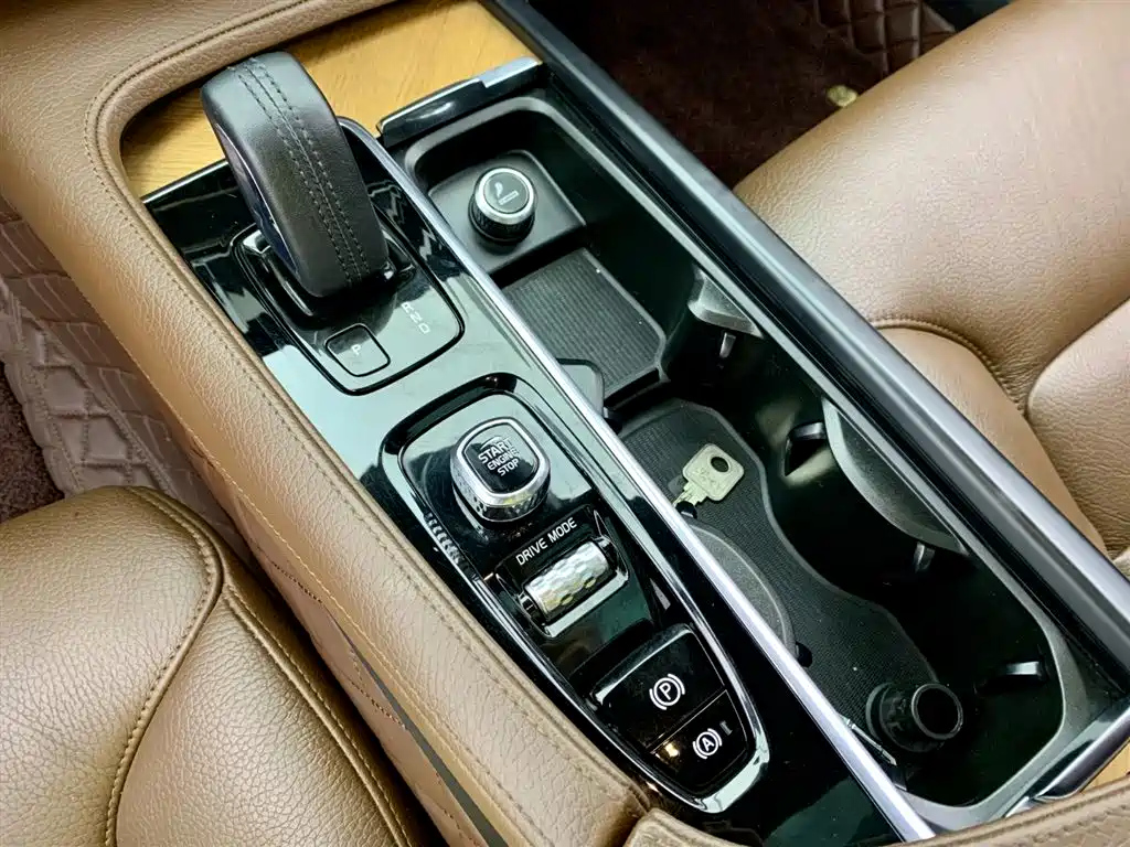 VOLVO S90 2021