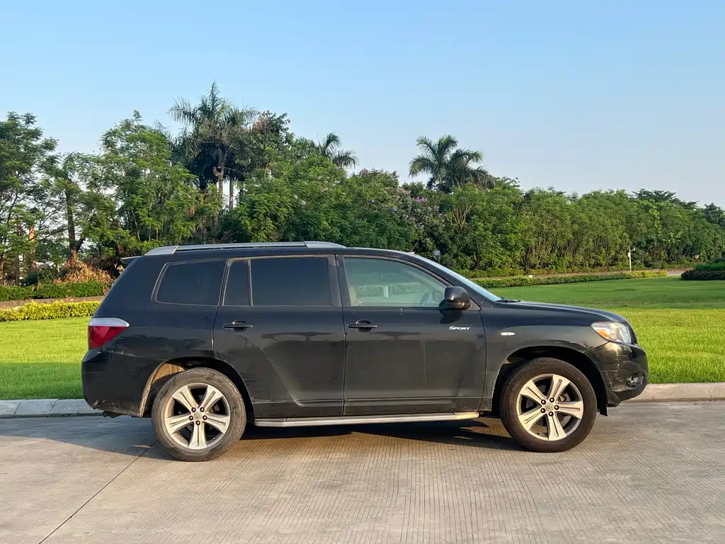 TOYOTA HIGHLANDER 2010