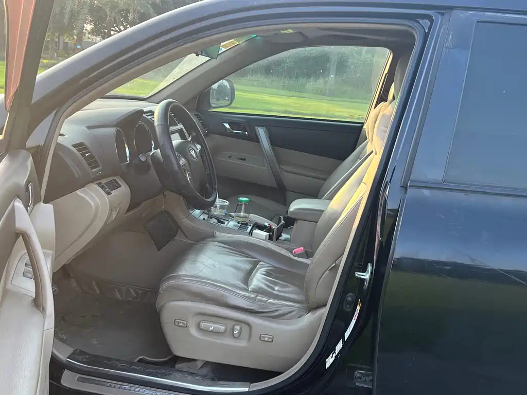TOYOTA HIGHLANDER 2010