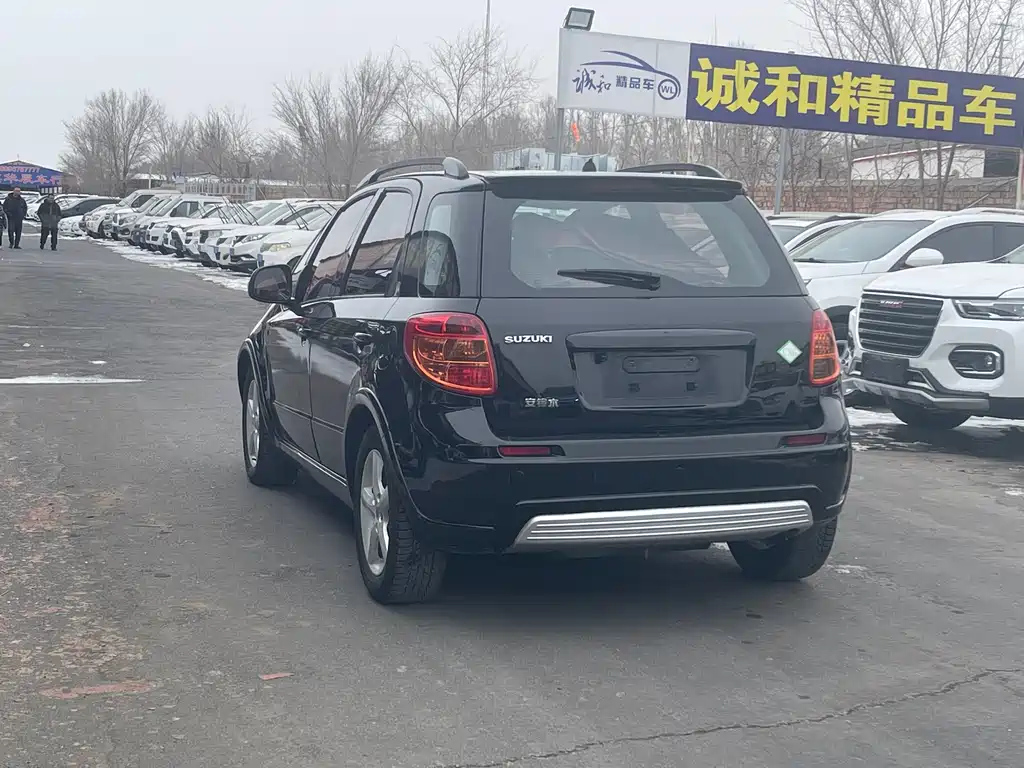 SUZUKI SX4 2011