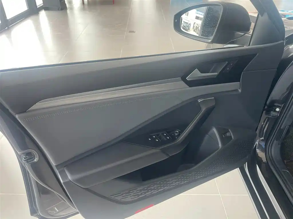 VOLKSWAGEN SAGITAR 2021