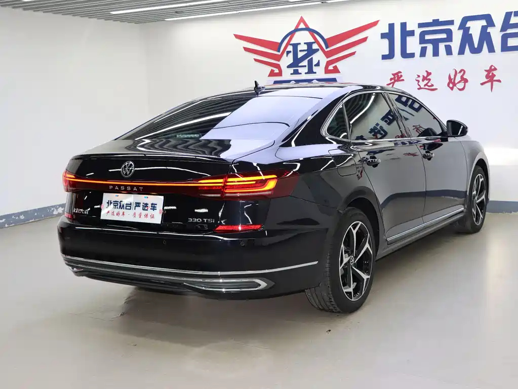 VOLKSWAGEN PASSAT 2024