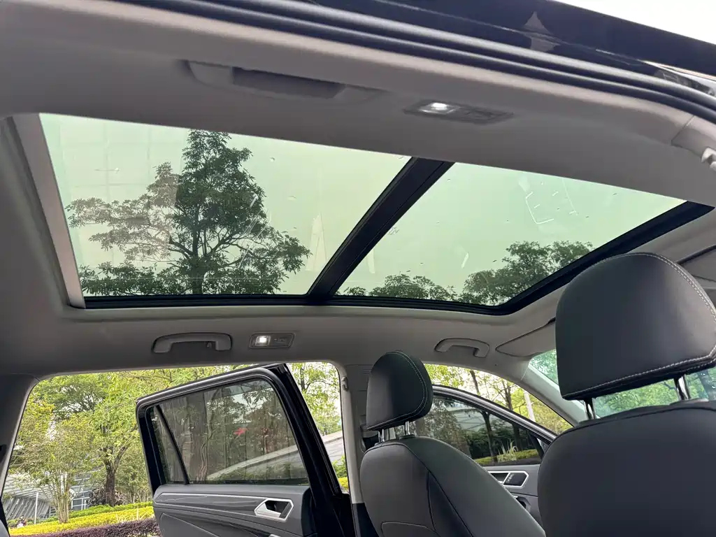 VOLKSWAGEN TIGUAN L 2023