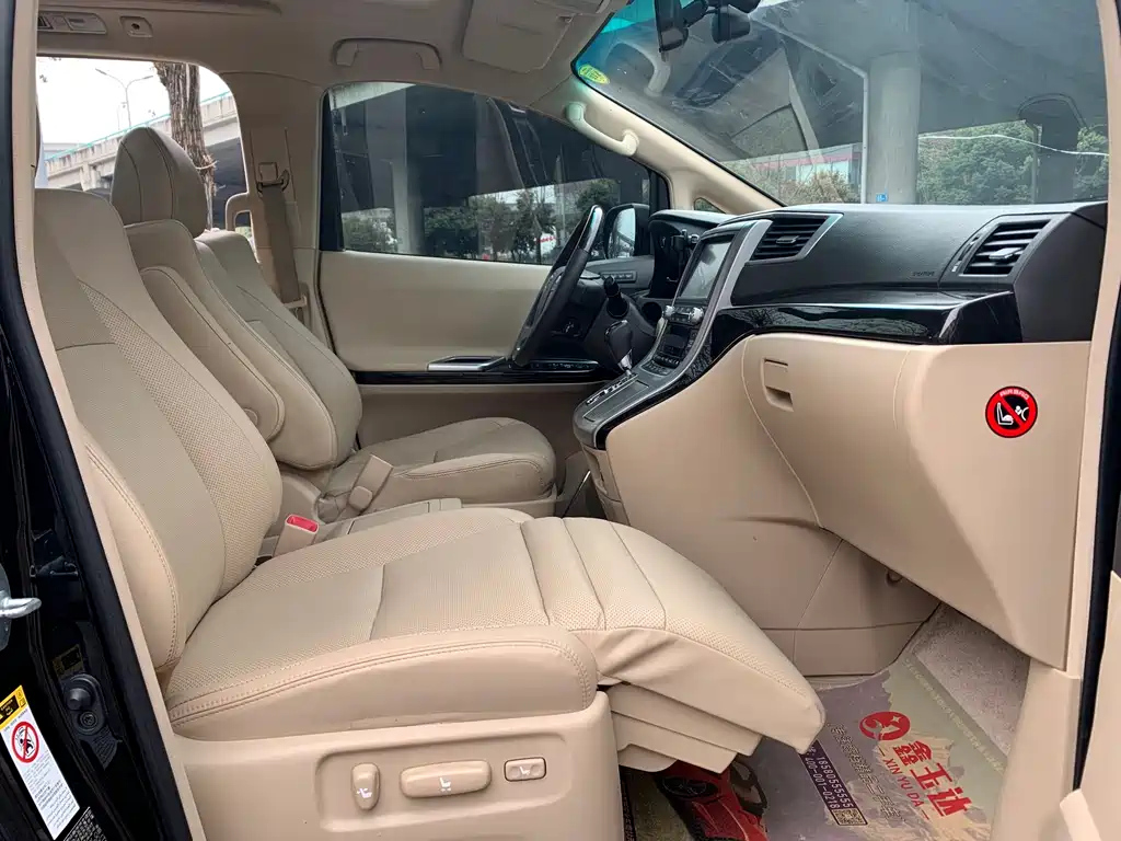 TOYOTA ALPHARD 2012
