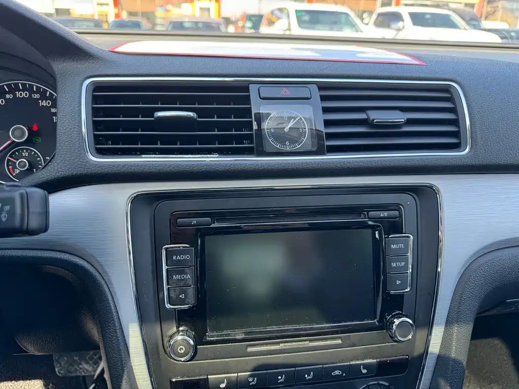 VOLKSWAGEN PASSAT 2015