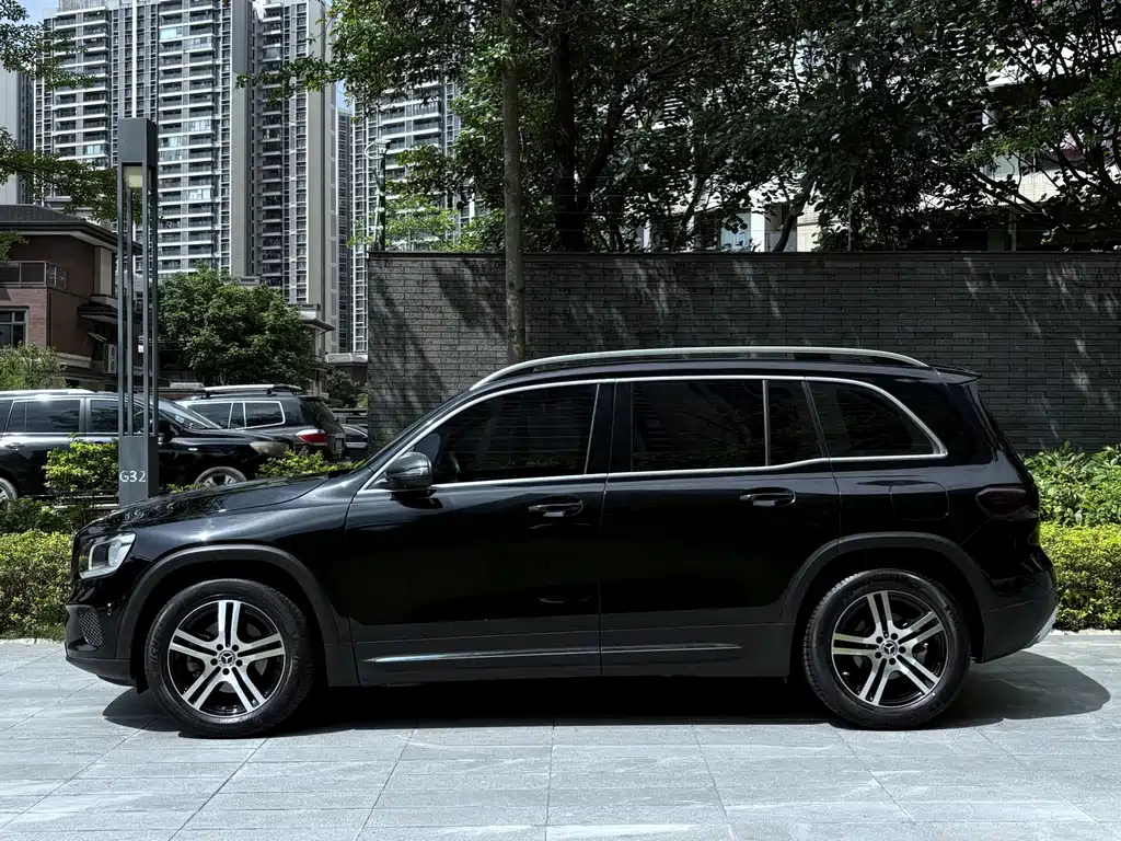 MERCEDES BENZ GLB 2021