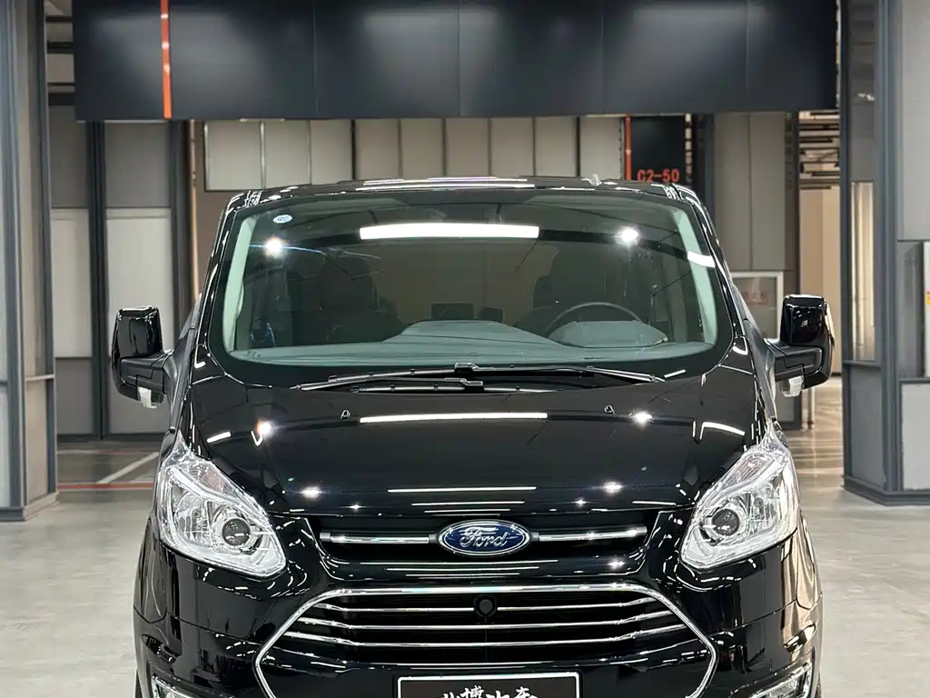 FORD TOUREO 2022