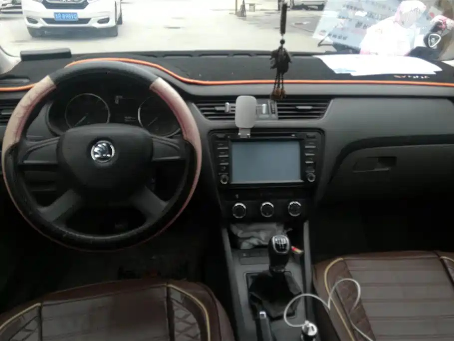 SKODA OCTAVIA 2015