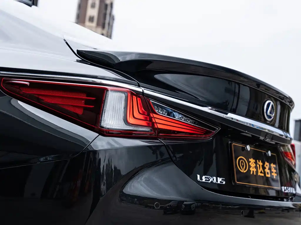 LEXUS ES 2021