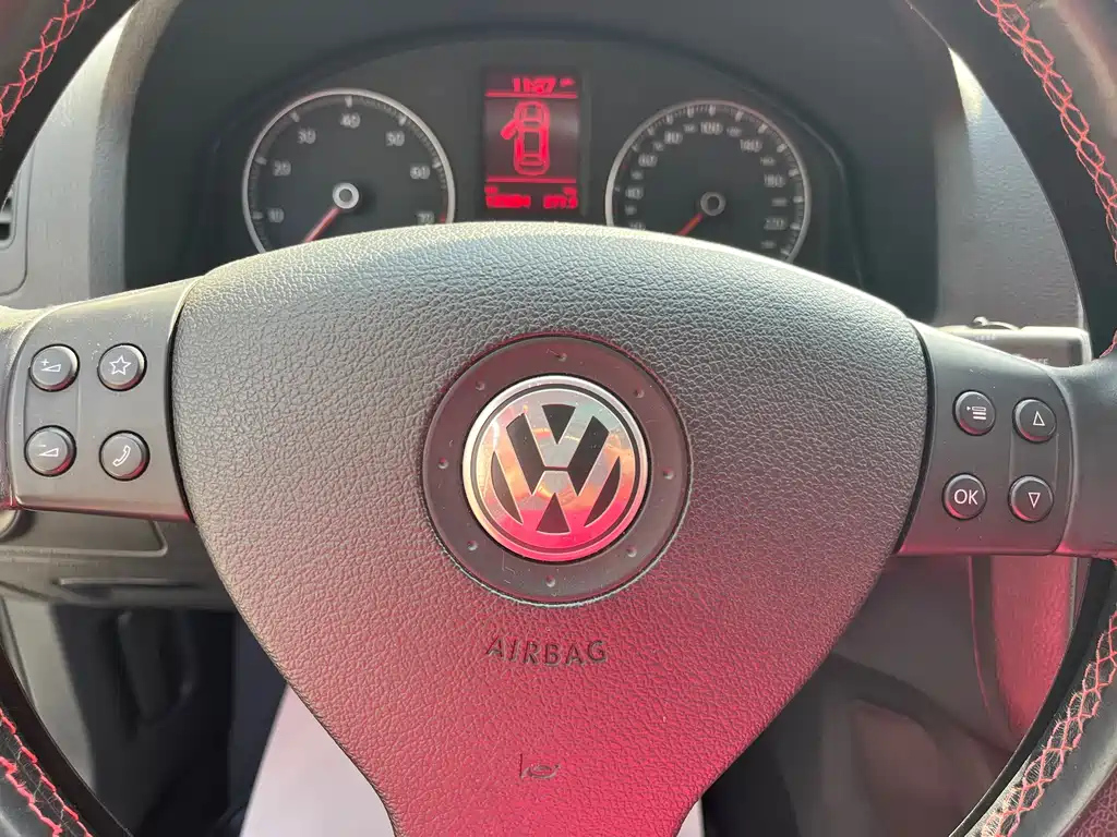 VOLKSWAGEN SAGITAR 2010
