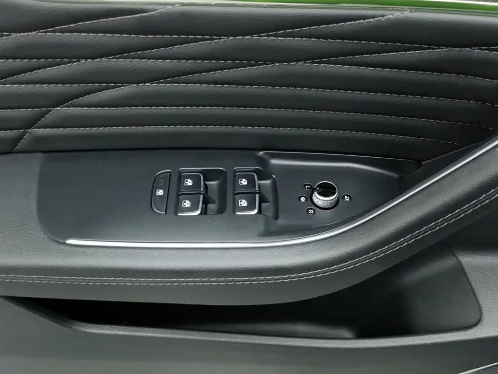 HONGQI HS5 2022