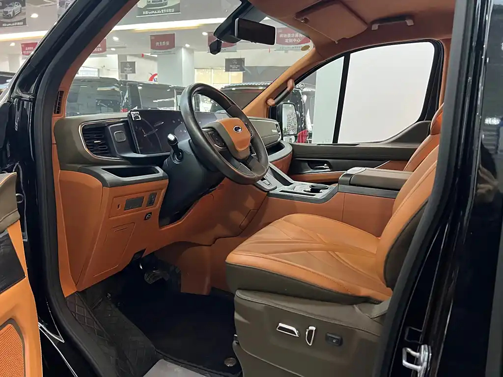 FORD TOUREO 2024