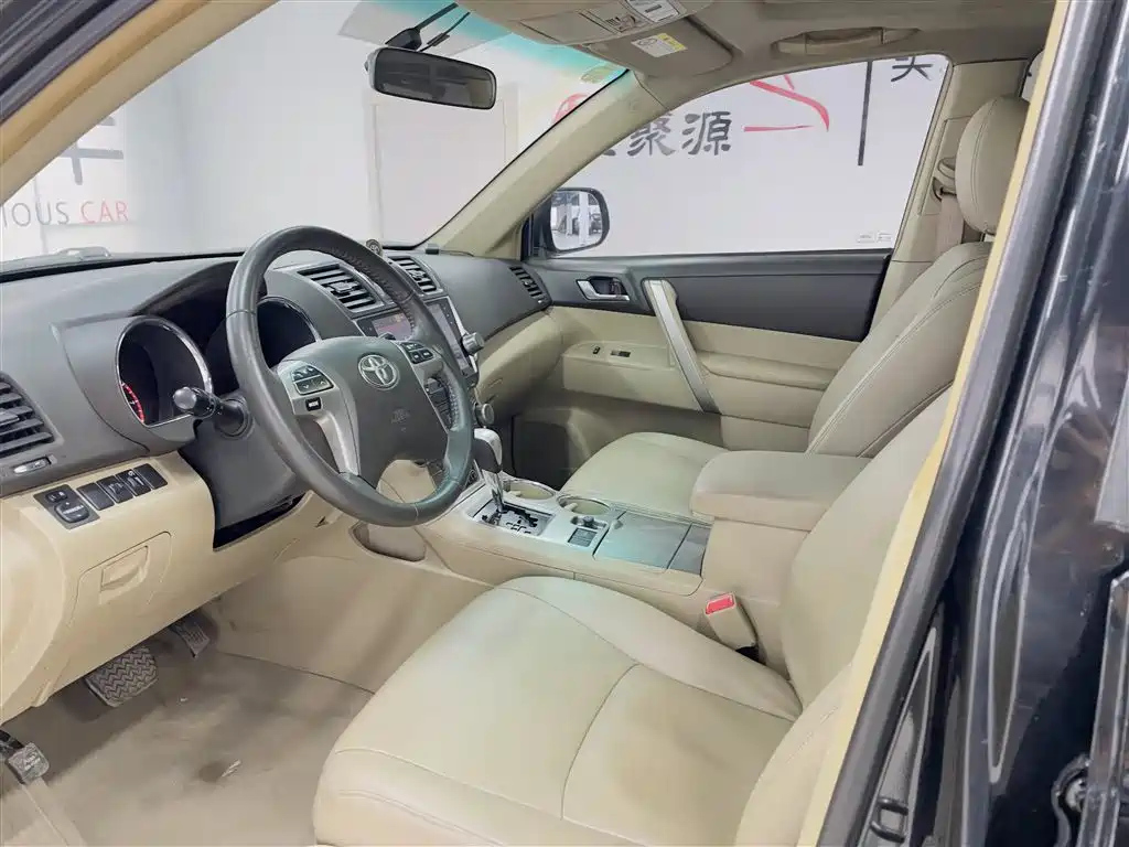 TOYOTA HIGHLANDER 2012