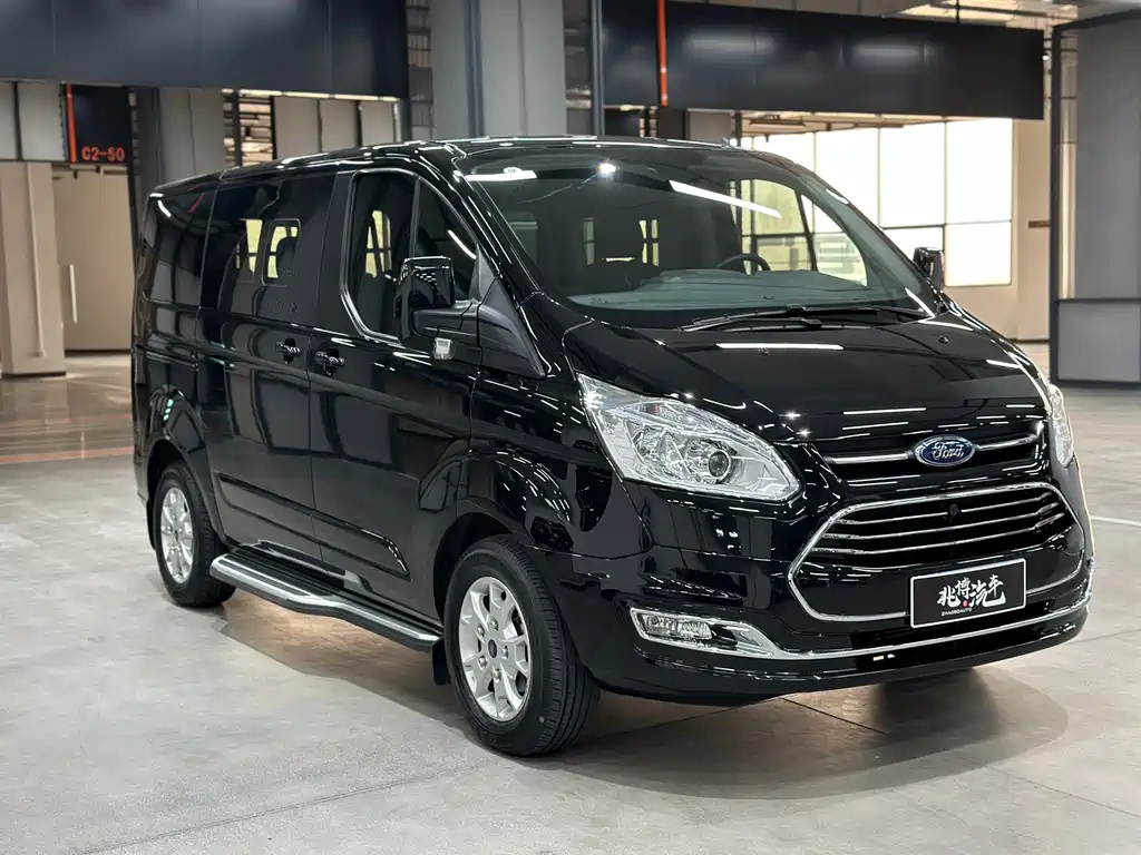 FORD TOUREO 2022
