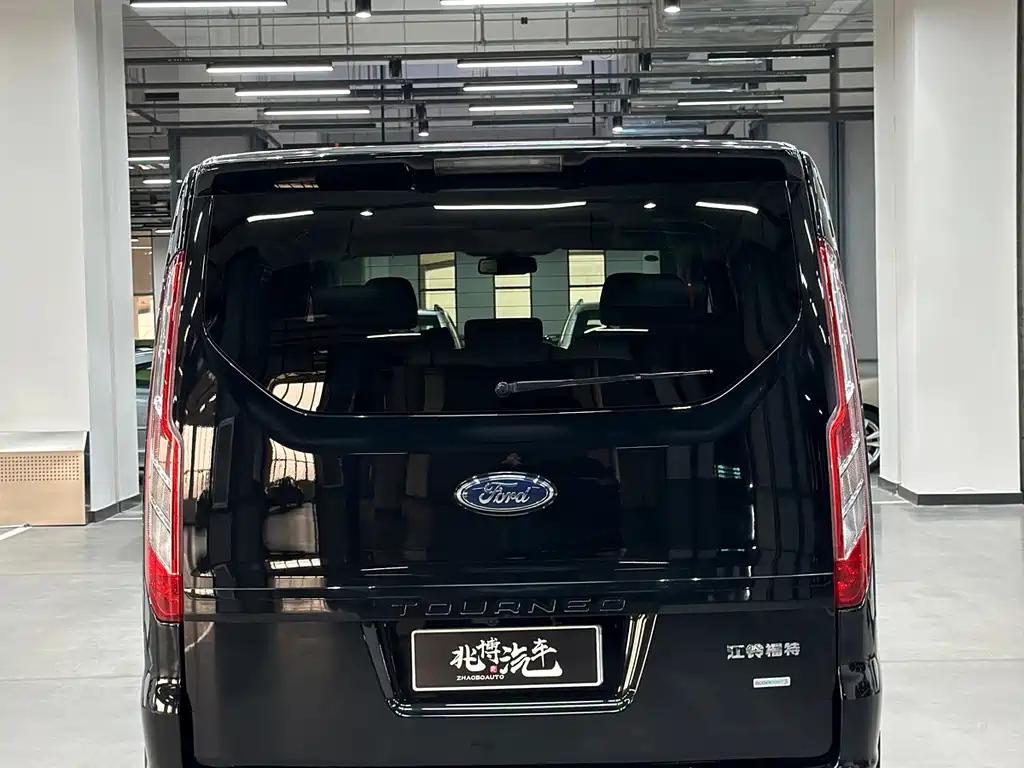 FORD TOUREO 2022