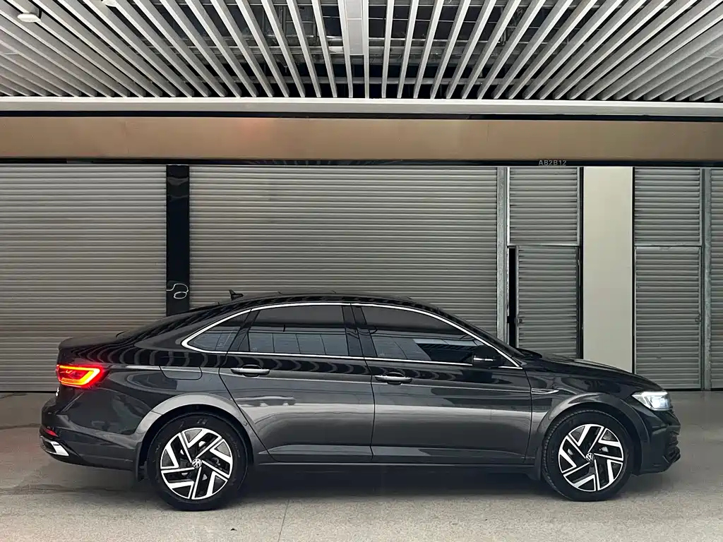 VOLKSWAGEN SAGITAR 2023