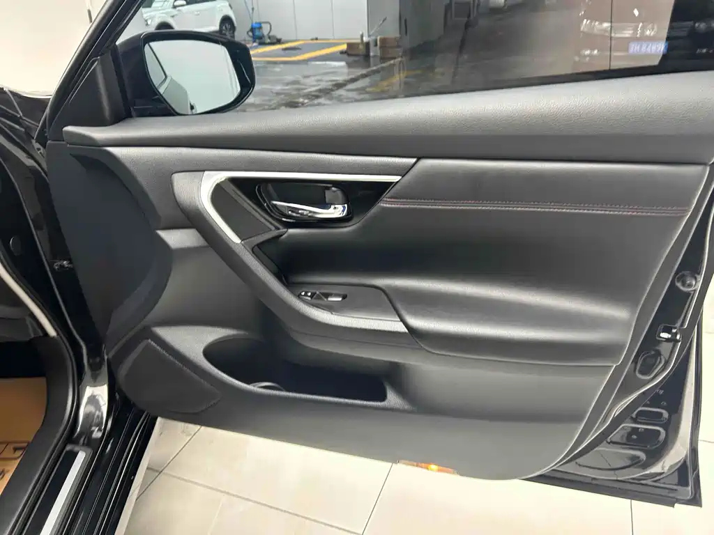 NISSAN TEANA 2018