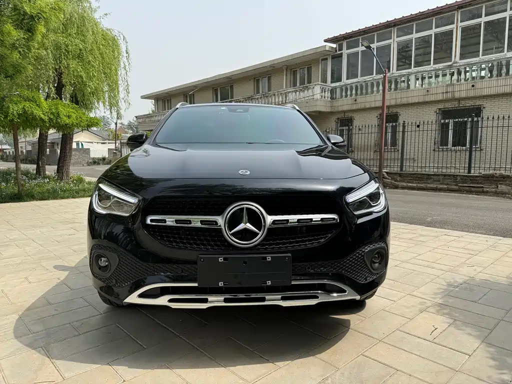 MERCEDES BENZ GLA 2023