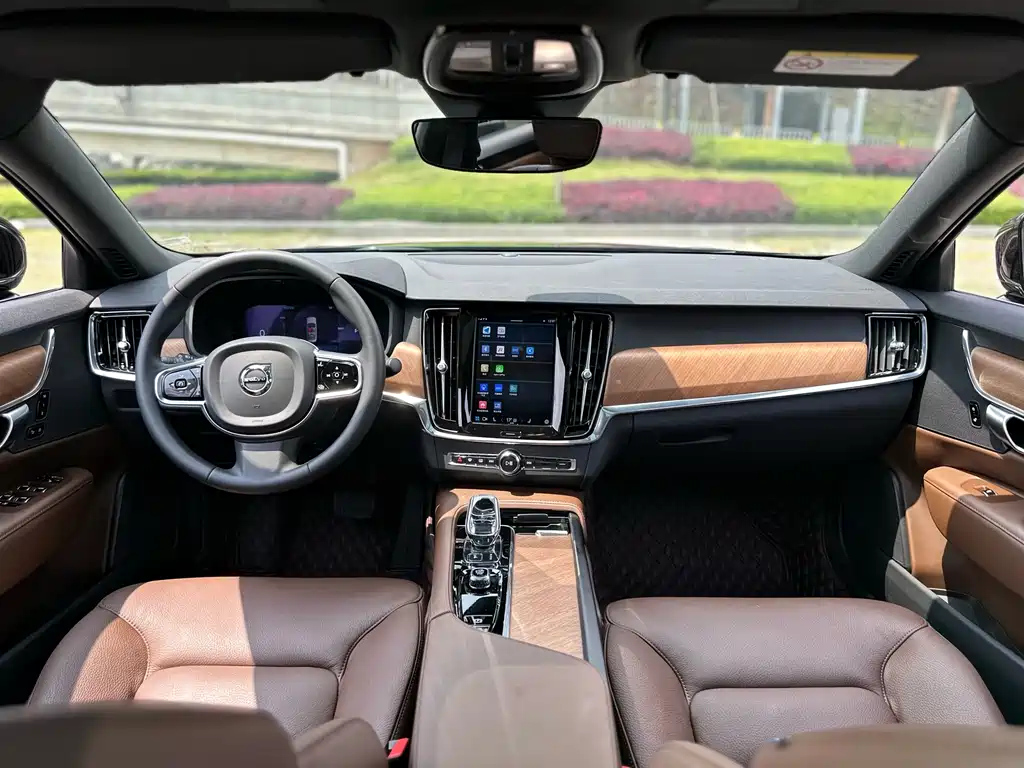 VOLVO S90 2023